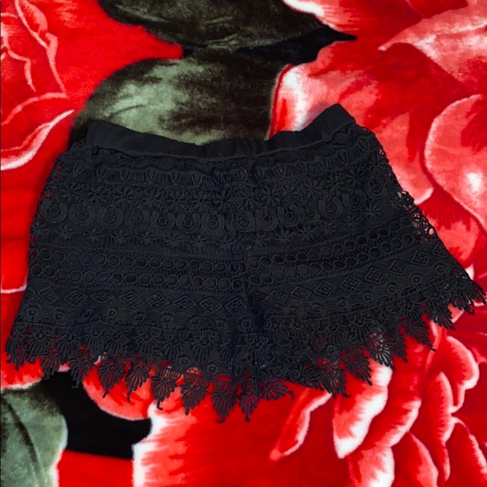 Lace patter shorts